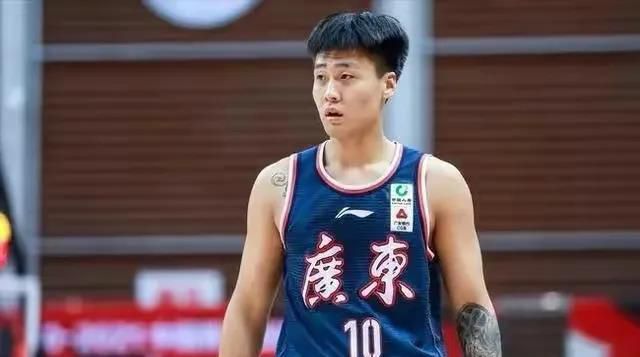 大方认爱卡哥：是的，我们订婚了 锦绣开年！
