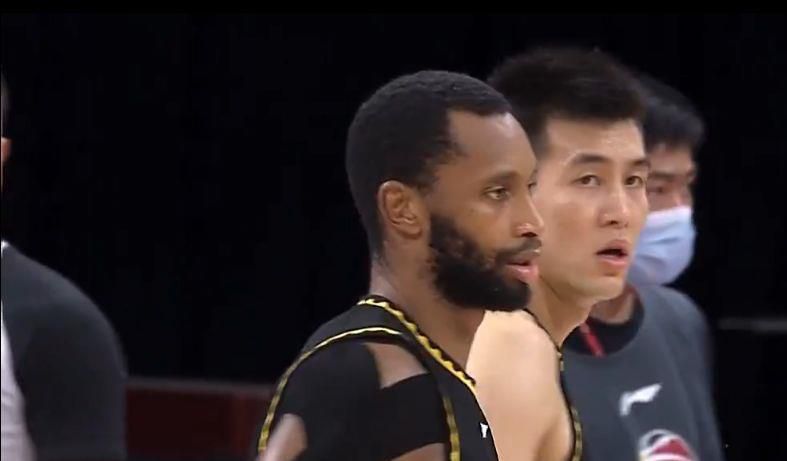 影片发布一组角色剧照，并同步曝光演员阵容，在杭州的湖光山色中，正上演这场关于“爱和美味”的温暖故事。