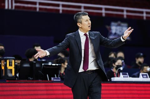 导演杨子作为嘉宾参加成家班国际训练营时，与成家班动作导演何钧一同做客《幕后》版块，揭秘了如何根据人物性格量身定制动作风格。