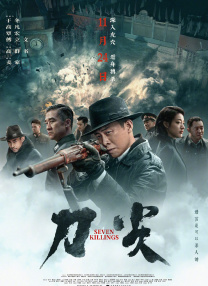 当天，比伯一身休闲运动穿搭；海莉身穿黑色露肩上衣，下身搭豆绿色健美裤大秀长腿翘臀和马甲线。